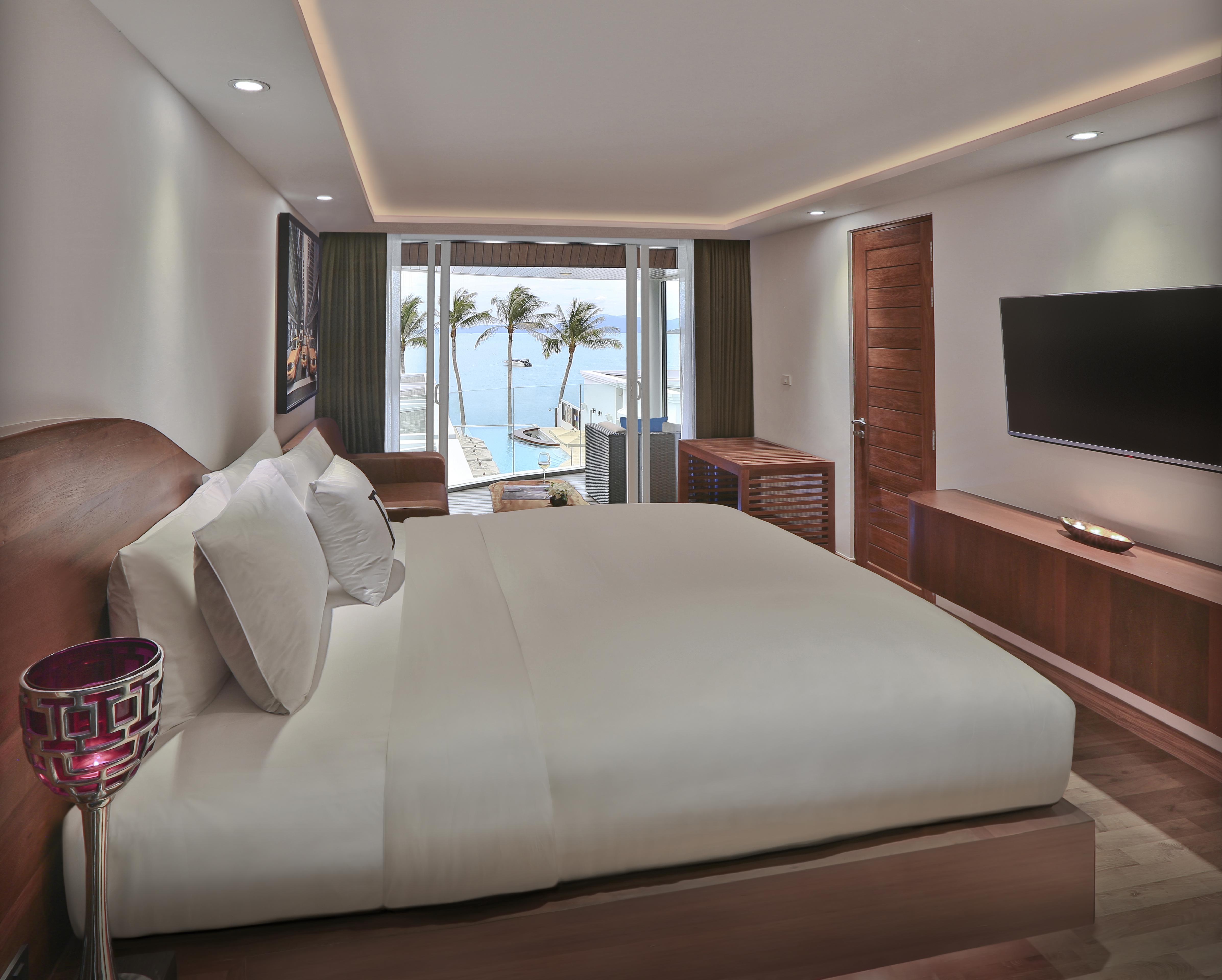 The Privilege Hotel Ezra Beach Club Банграк-Біч Екстер'єр фото
