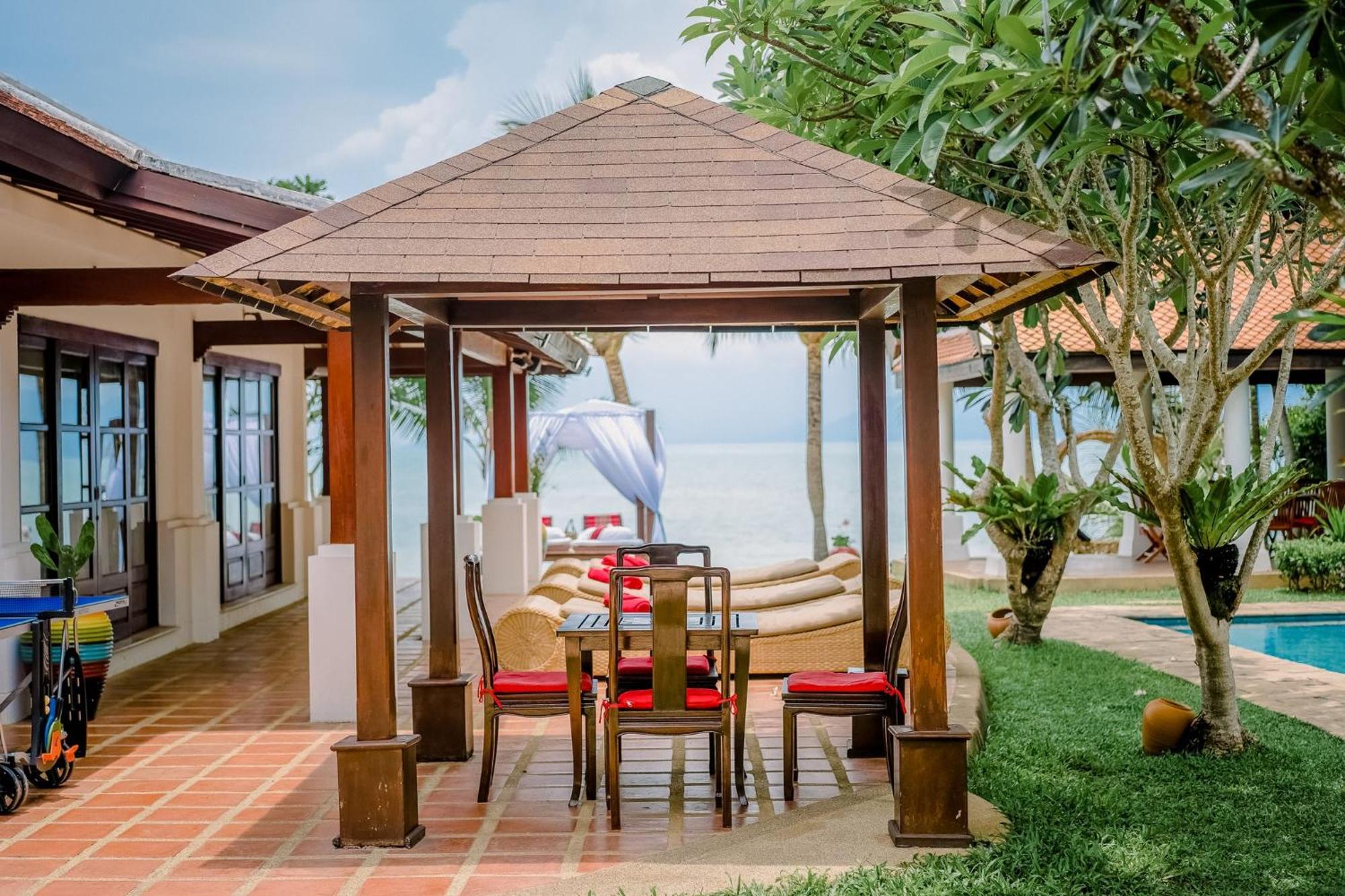The Privilege Hotel Ezra Beach Club Банграк-Біч Екстер'єр фото